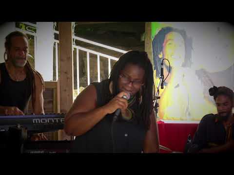Madah One Shot Session #1  Icess Madjoumba chante - Misié Giyou