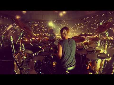 Brendan Buckley w/Shakira "NADA" live Barcelona 7/7/18