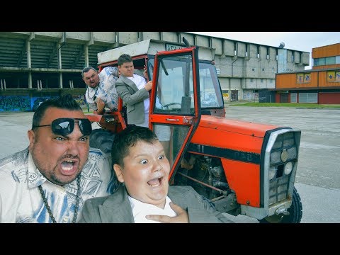 Bosanske SELJAČINE na traktoru