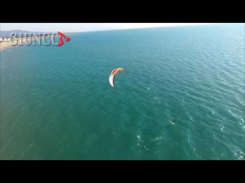 Il #mareblu della Maremma dà spettacolo: ecco il VIDEO del kite ripreso dal drone