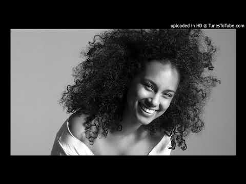 TOVAAWO_-_Mary_Nantayiro_Ft__XThriller_(X Thriller remix)_2019