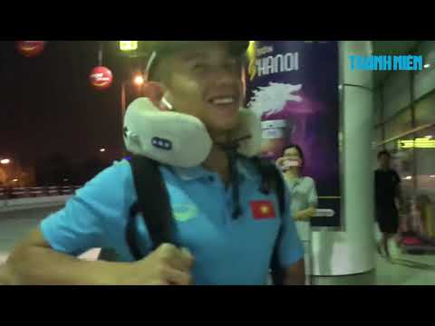 Toàn cảnh - tuyển Việt Nam thức xuyên đêm sau trận thắng Malaysia