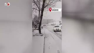 Karlı Yolda Kontrolden Çıkan Otomobilin Kaza Anı Kamerada