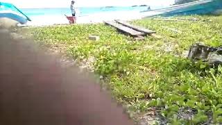 preview picture of video 'Turis asal ceko menggunakan pasir pantai untuk bangunan di Bangkaru island'