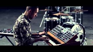 VATERFREUDEN Titelsong „Forever&quot; Six60