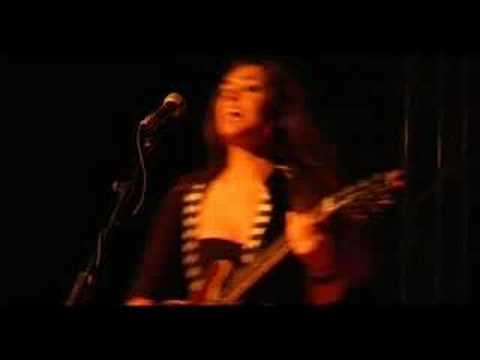 maika makovski attitude