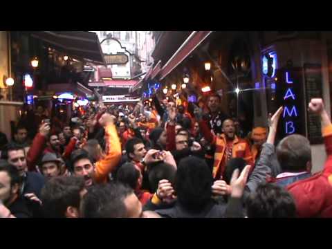 Kapalı Tribünde! Nevizade'de Beşiktaş'a Tezahürat