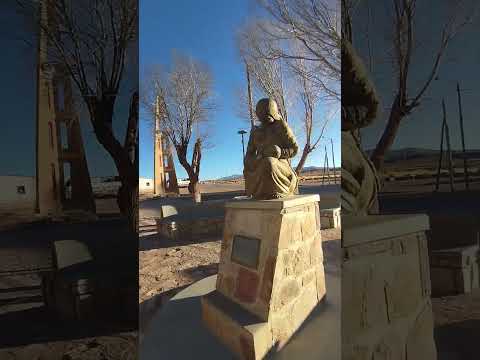 Caminando por las calles de Tres Cruces en Jujuy Argentina
