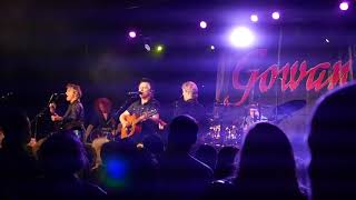 Gowan Live: &quot;Dancing on my own Grown&quot;