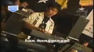Download lagu Disambar Petir VOC.Ria Mustika PALAPA Live In Tulungagung 2005 mp3 Download lagu Disambar Petir VOC.Ria Mustika PALAPA Live In Tulungagung 2005 mp3