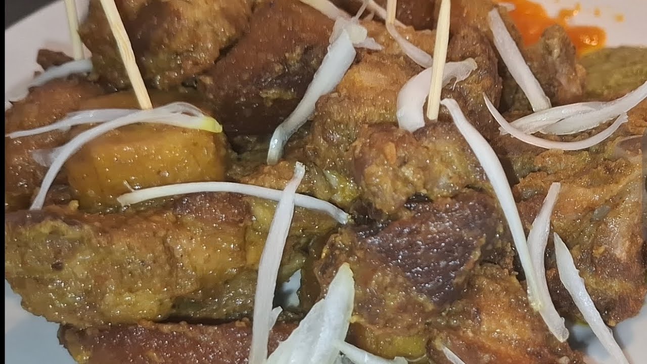 THE BEST CAMEROONIAN STREET FOOD | ROASTED PORK | PORC BRAISÉ CAMEROUNAIS #street#food#yummy#africa