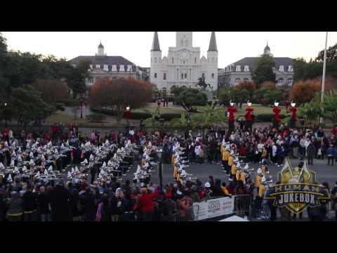 Human Jukebox Performs in Front of Jackson Square Bayou Classic Parade 2014
