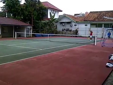 Yang buah-buahan meningkatkan penis Yang melemparkan gadis itu keluar dari anggota kecil