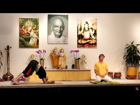 Mittelstufe "Exakt" mit Adrian - Yoga Vidya Ashram Live - 12.06.2021 - 09:15 - 11:00 Uhr