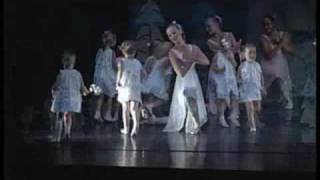 preview picture of video 'Uitvoering 2007 De Notenkraker - IJsprinsessen (Harderwijk - Juni 2007) Ballet- en Dansstudio Ermelo'