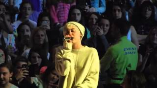 MILEY CYRUS CRYING ON STAGE - Sound Check Bangerz Tour Boston MILEY CYRUS CRYING ON STAGE - Sound Check Bangerz Tour Boston