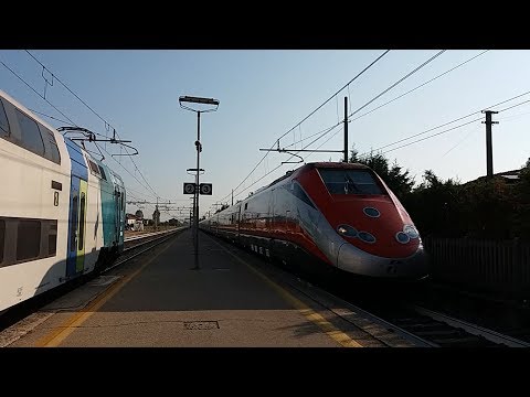 HD - Transito ad alta velocità Frecciarossa (ES FR 9407) Venezia S. Lucia - Napoli C.LE