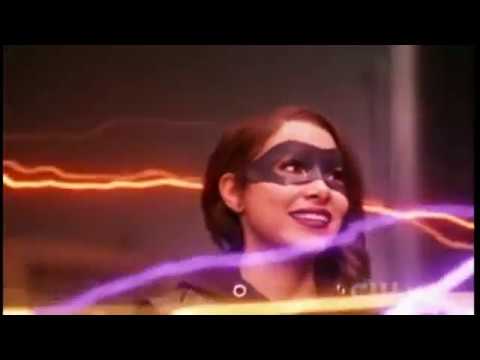THE FLASH AND XS "FATHER AND DAUGHTER" ICONIC MOMENT.