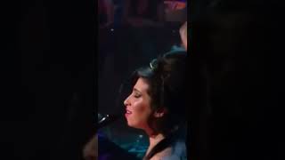 Amy&#39;s stunning duet with Paul Weller on Later... with Jools Holland on New Year&#39;s Eve in 2006. 🖤
