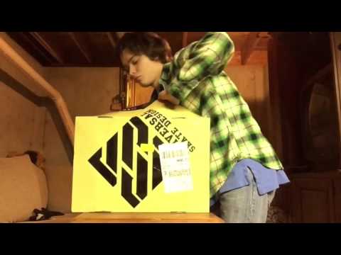 Unboxing USD sway team 2 skates - skate memes at the end