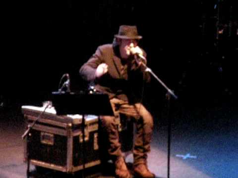 Luca Carboni - Genova per noi  - Live@Teatro Smeraldo Milano (canzone di Paolo Conte)