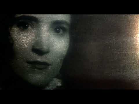 Darkness Falls trailer frame of a child clutching a flashlight in bed