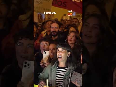 Manifestantes em Lisboa exigem a renúncia do primeiro-ministro de Portugal