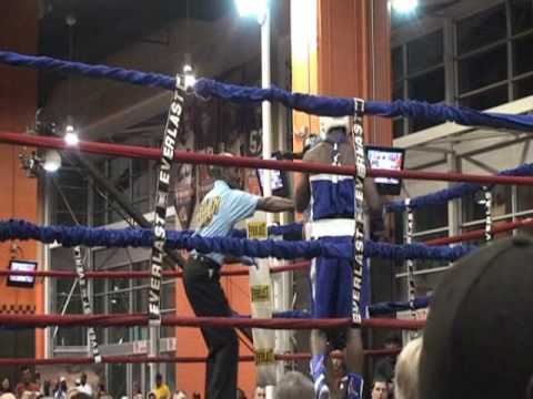 Terrell Gausha 165 Cleveland Golden Gloves 2nd TKO by dave wright.WMV