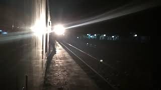 preview picture of video 'Serayu Malam kres dengan Lodaya di Stasiun Ciawi'