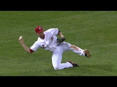 CHC@CIN: Cozart makes amazing diving stop, steals hit