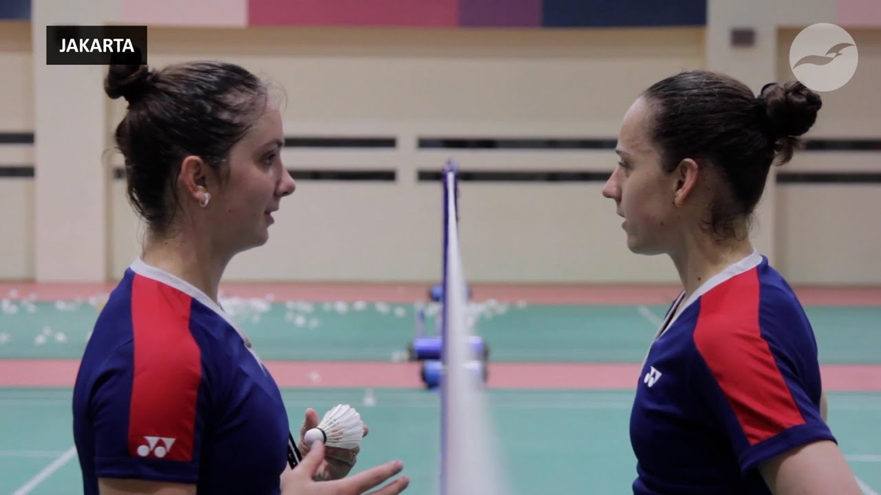 Atlet Bulutangkis Ukraina Galang Dukungan di Lapangan