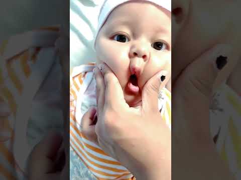 baby face squeeze|| squeezing baby's cheeks|| cute baby
