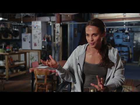 Tomb Raider (Featurette 'Becoming Lara Croft')