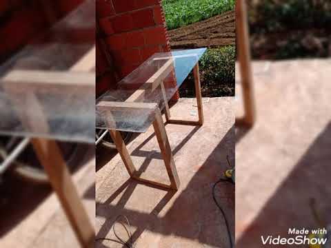 mesa de vidro com pé de madeiras diy