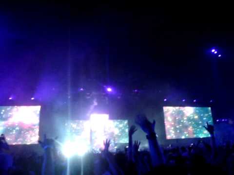 Kaskade Vs Sandro Silva & Quintino - Epic Call Out (Kaskade @ Staples Center, LA 7/27/12)