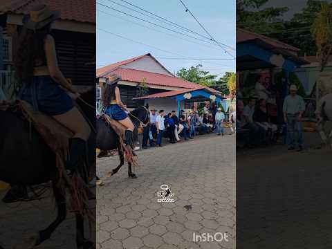 Lindas muchachas en el desfile hípico de Villa El Carmen - Managua - Nicaragua👌👏👏
