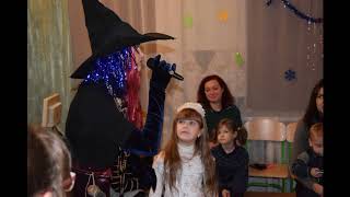 Ельза вітає друзів