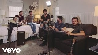Izal - Full Episode &quot;Que bien&quot; and &quot;Pequeña gran revolución&quot; on Room Service