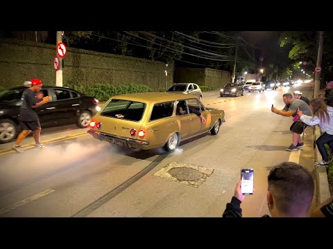 Foreign YouTuber went crazy over the German's caravan.