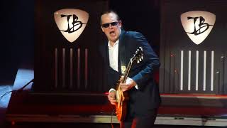 Joe Bonamassa - Never Give All Your Heart - 4/17/15 Chicago Theatre - Chicago, IL