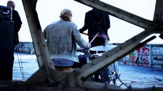 Ilanois - Chase The Sundown With Me video