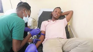 Somalis donate blood for victims of Saturday's deadly twin bombings