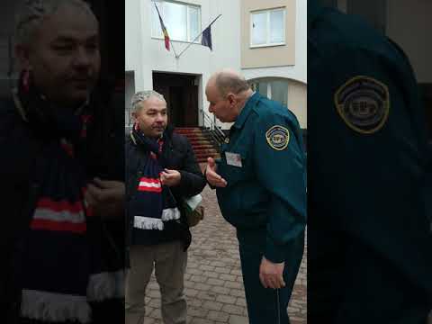 Plătiți  de noi! Comportament neadecvat.