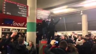 FA Cup: FC Arsenal - Coventry City / Fans singen Beatles-Klassiker Twist and Shout