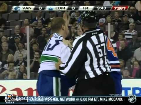 Steve Pinizzotto vs Alex Plante Sep 22, 2011