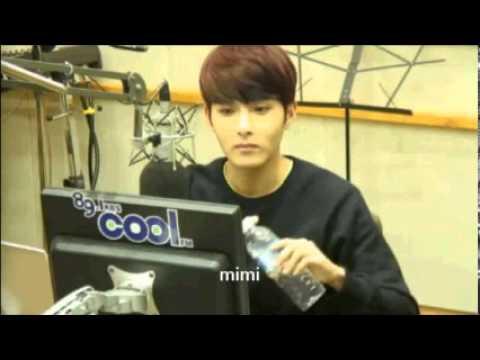 131104 Sukira - Ryeowook photo taking