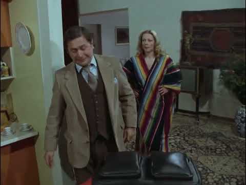 Alternatywy 4 (1983) Odc.5 "Dwudziesty stopień zasilania" ...Kto tam? No ja. Kto? Robaczek...