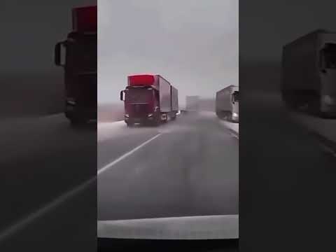 🚛 “¡DE LOCOS! El camión iba directo al choque… y pasa ESTO 😳”