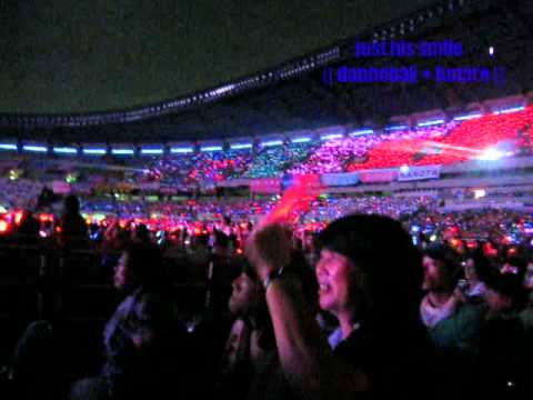 2010.08.21 SMTown Seoul [Fancam] Mirrotic ~ Stadium Burns with Lightsticks