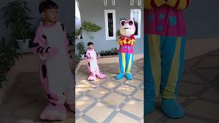 Download lagu Mampang clowns fighting over the wrong head mp3